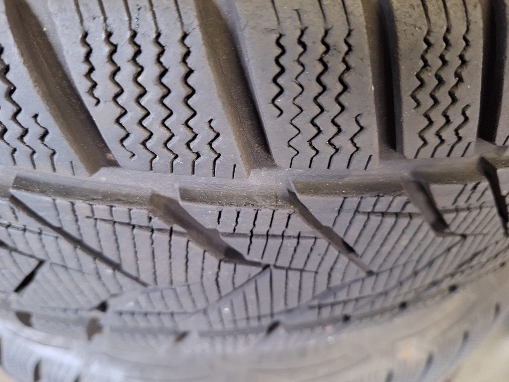 Winterbanden Nissan Qashqai, Auto-onderdelen, Banden en Velgen, 215 mm, 16 inch, Banden en Velgen, Personenwagen
