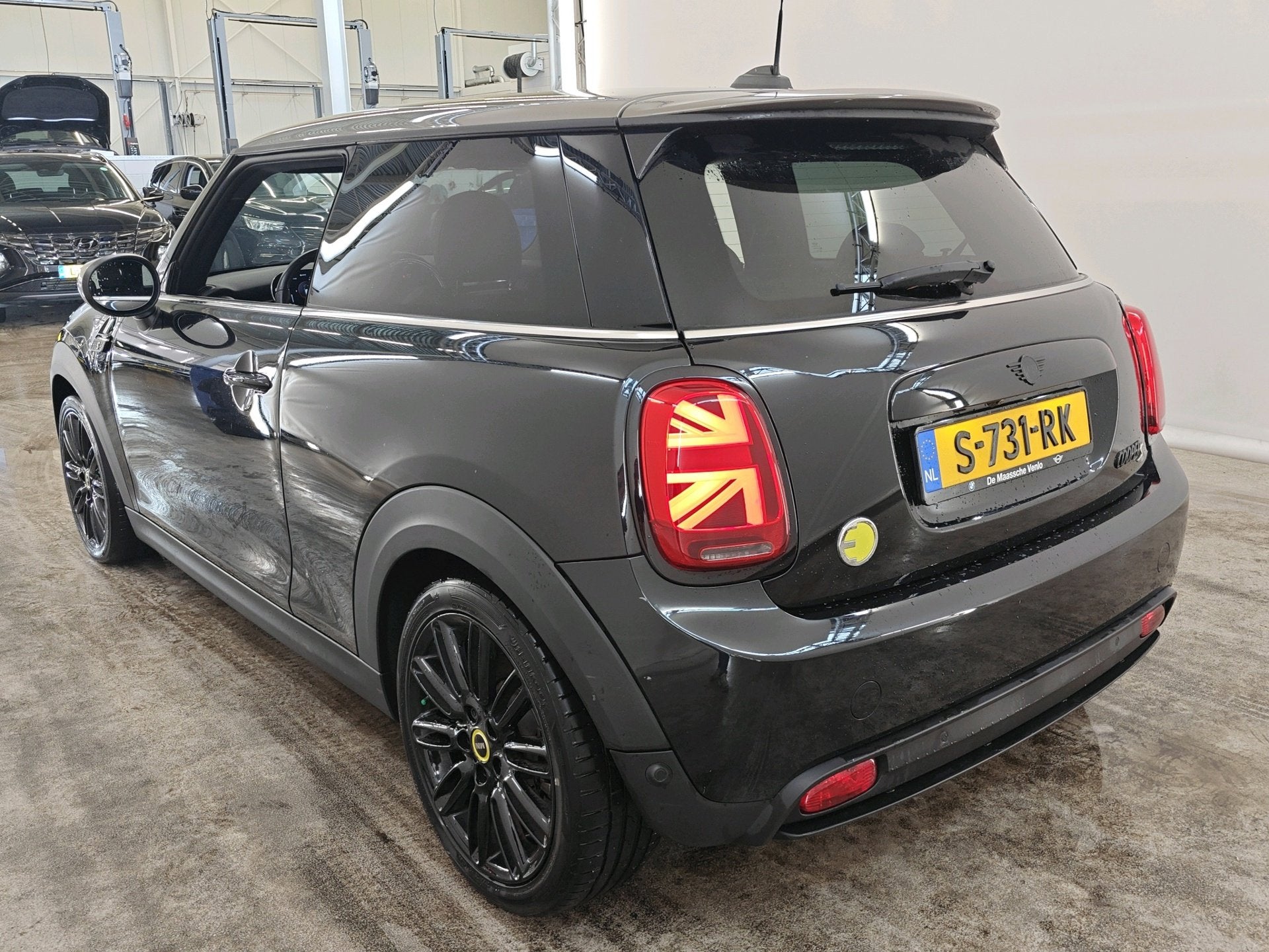 Mini Electric Cooper 33 kWh 184pk Yours | SOH 98% | Leder |, Auto's, 4 stoelen, 24 maanden, 184 pk, Automatische klimaatregeling