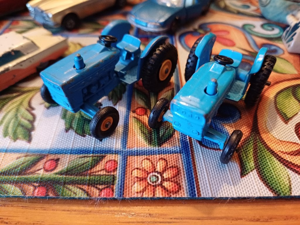 matchbox lesney 2x ford tractor  met trekhaak nette modellen, Ophalen of Verzenden, Zo goed als nieuw, Auto
