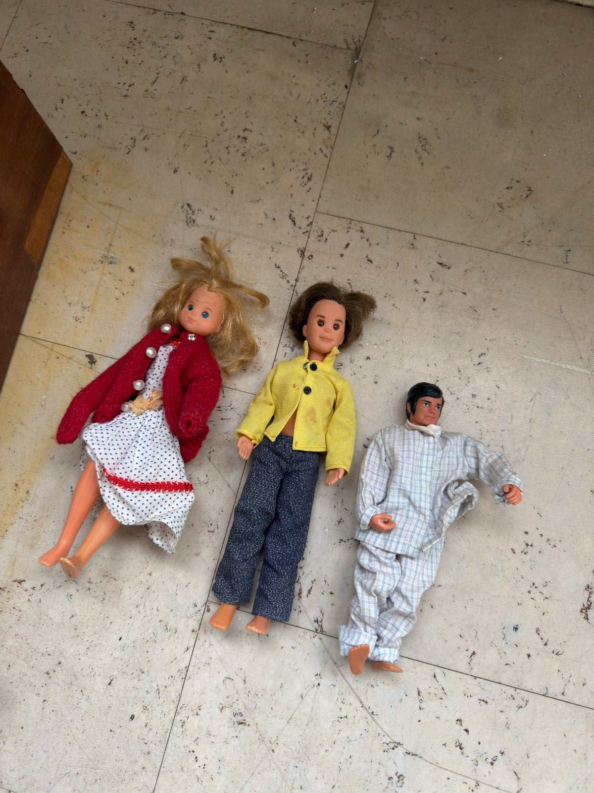 Vintage Mattel poppen jaren 70 met kleding en houten kist, Ophalen of Verzenden, Gebruikt, Barbie