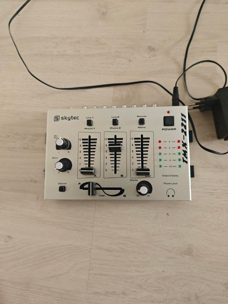 Skytec TMX-2211 DJ Mixer - Compacte 2-kanaals mixer, Muziek en Instrumenten, Mengpanelen, Ophalen of Verzenden, Gebruikt, Minder dan 5 kanalen