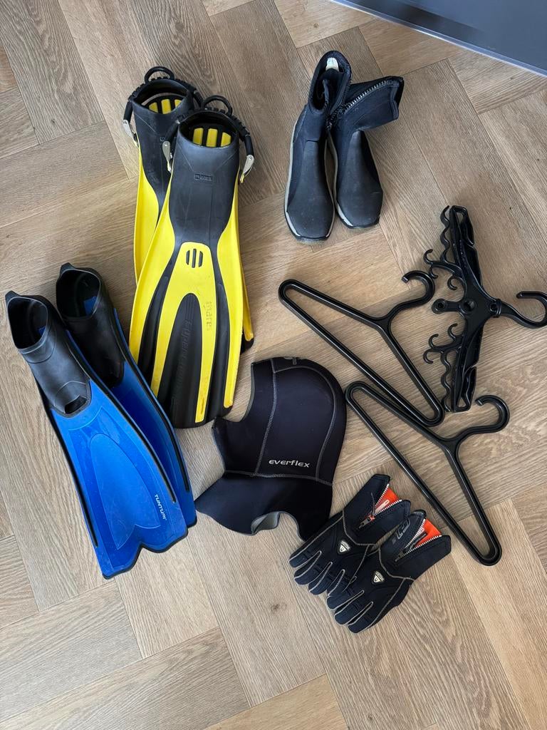 Vinnen, Laarzen maat 40. Cap, Handschoenen en hangers, Ophalen of Verzenden, Gebruikt, Zwem- of Duikvliezen