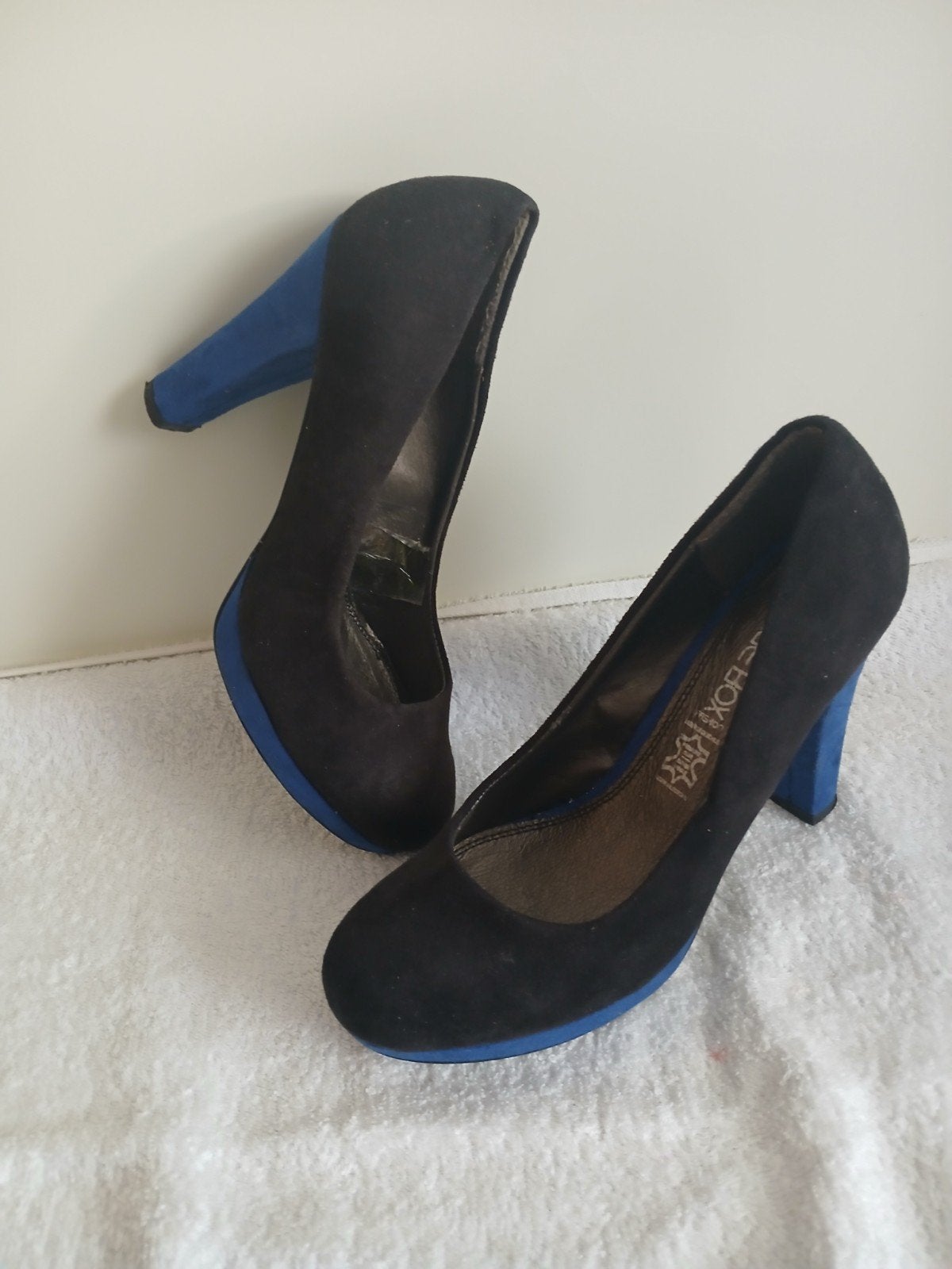 Blauw/zwarte pumps, Ophalen of Verzenden, Zo goed als nieuw, Blauw