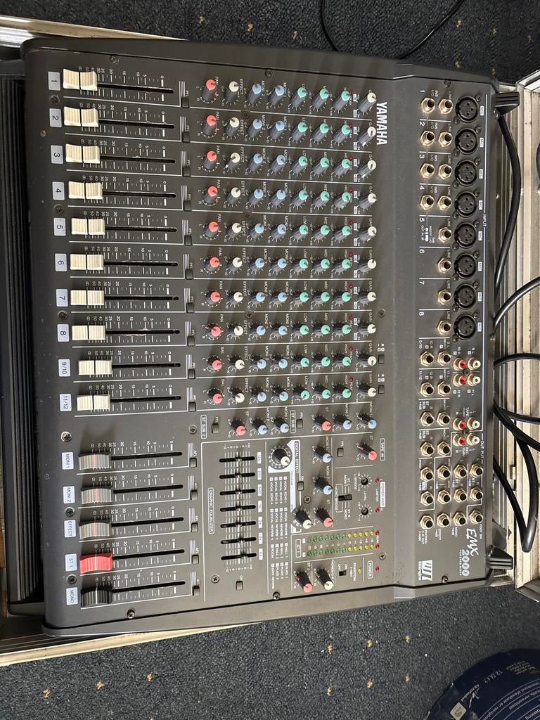 Yamaha EMX2000 Powermixer - 12 kanalen, Ophalen, Gebruikt, 10 tot 20 kanalen, Microfooningang