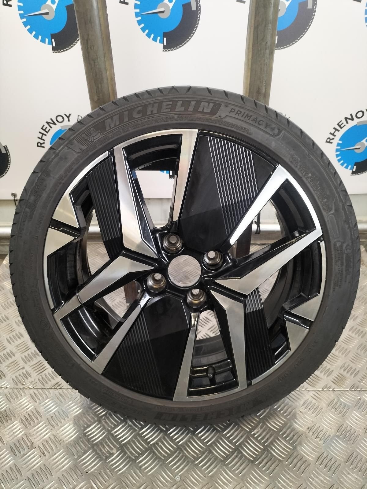 Peugeot 208 2023 (P21E) velg 205/45 17 Michelin 9851308480, Auto-onderdelen, Gebruikt, -, -, Banden en Velgen