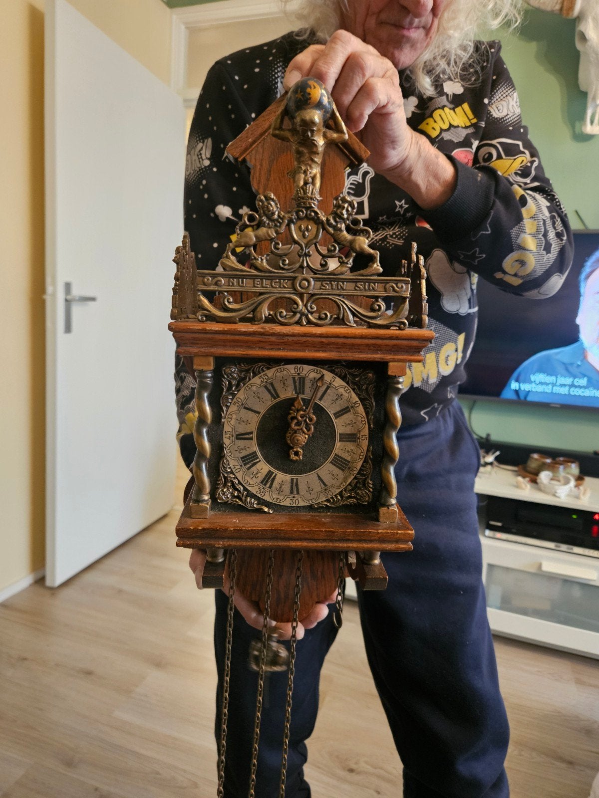Antieke Wuba Klok met Atlas en Leeuwen, Ophalen of Verzenden