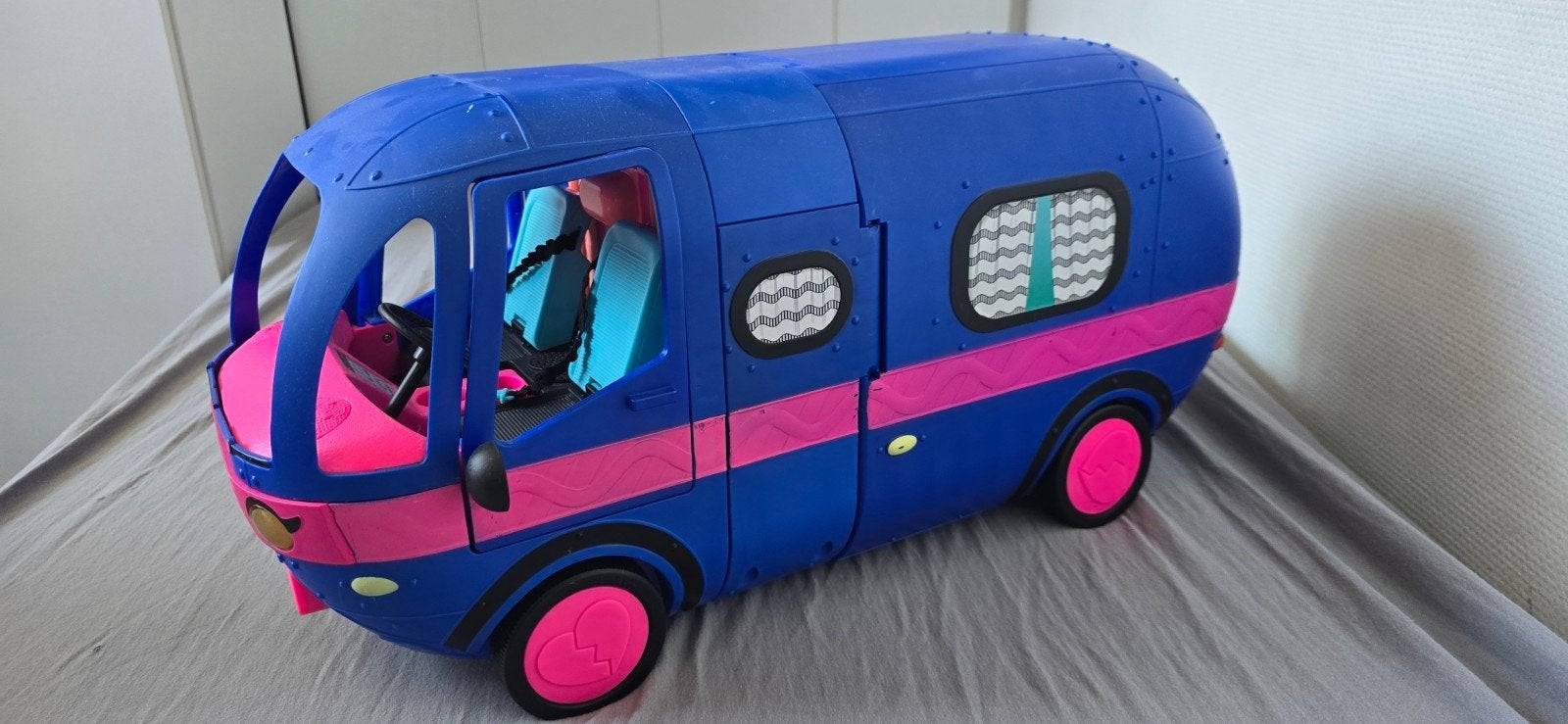 LOL OMG Camper met 2 poppen en accessoires, Ophalen of Verzenden, Zo goed als nieuw, Overige typen