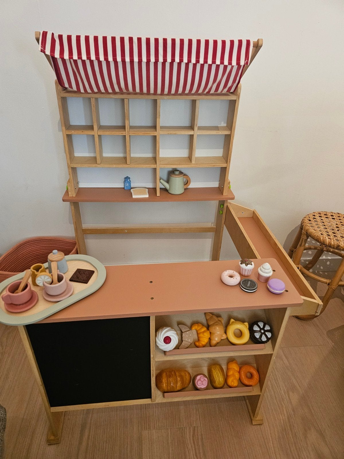 Houten winkel / marktkraam met luifel, Ophalen, Jongen of Meisje