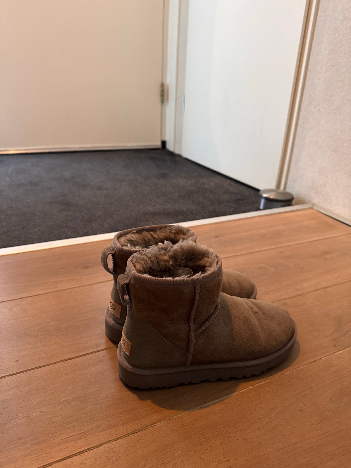 UGG Classic Mini II Laarzen - Bruin - Maat 37, Ophalen of Verzenden, Zo goed als nieuw, Bruin, Lage of Enkellaarzen