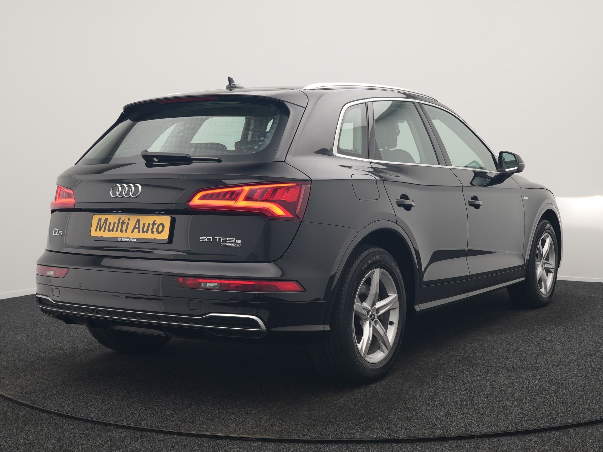 Audi Q5 50 TFSI e Quattro S Line PHEV 300pk Dealer O.H. | Tr, Auto's, Automaat, Dealer onderhouden, 2005 kg, Zwart