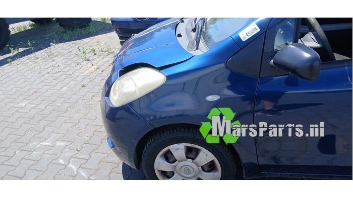 Scherm links-voor van een Toyota Yaris (8P4), Gebruikt, -, -, Ophalen of Verzenden