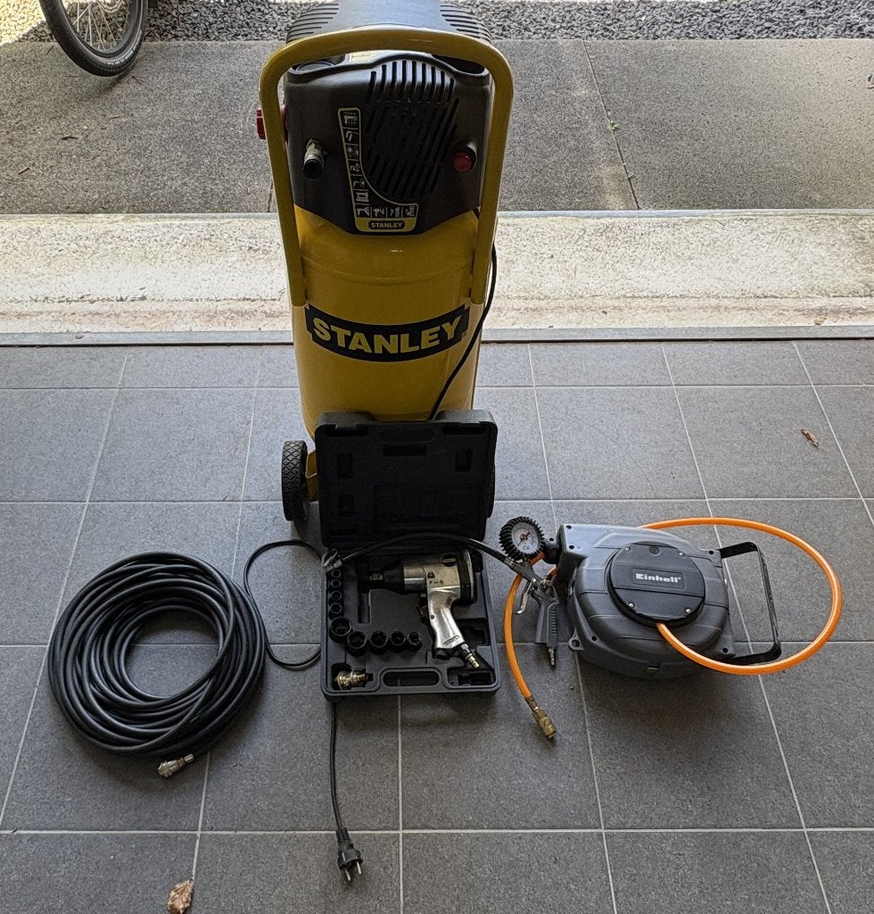 Stanley Compressor met accessoires, Doe-het-zelf en Verbouw, Compressors, Ophalen, Gebruikt, 6 tot 10 bar, 25 tot 100 liter