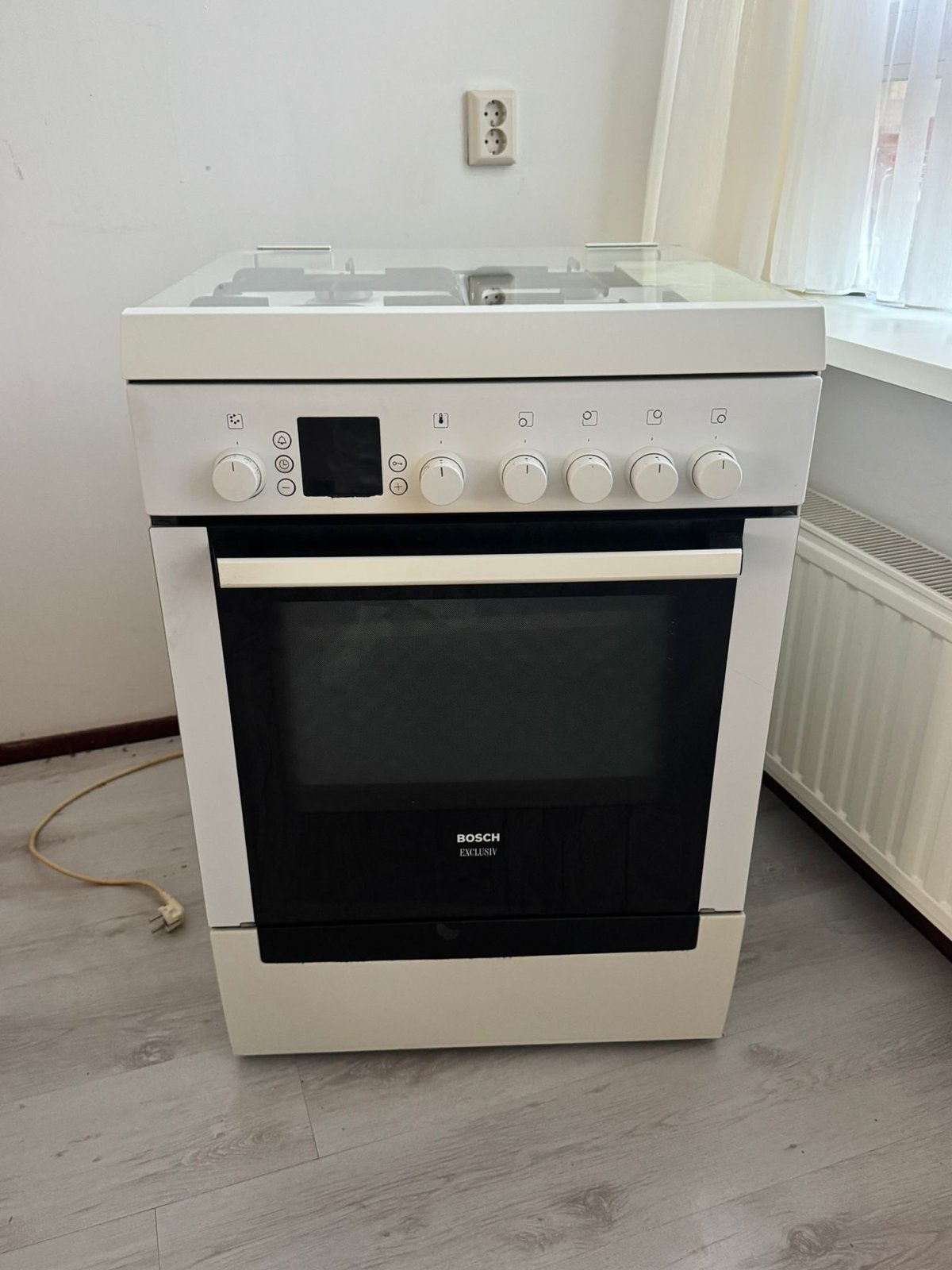 Bosch Exclusiv gasfornuis met elektrische heteluchtoven, Ophalen, Gebruikt, Hete lucht, 4 kookzones