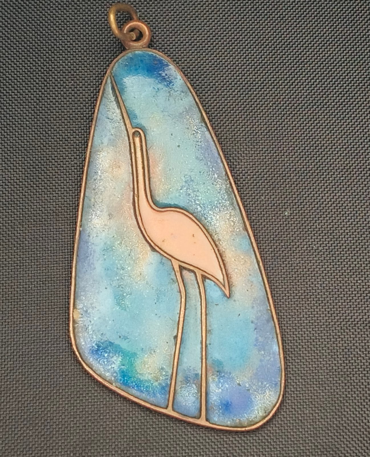 Vintage jaren 50 geëmailleerde hanger met kraanvogel., Verzenden, Zo goed als nieuw