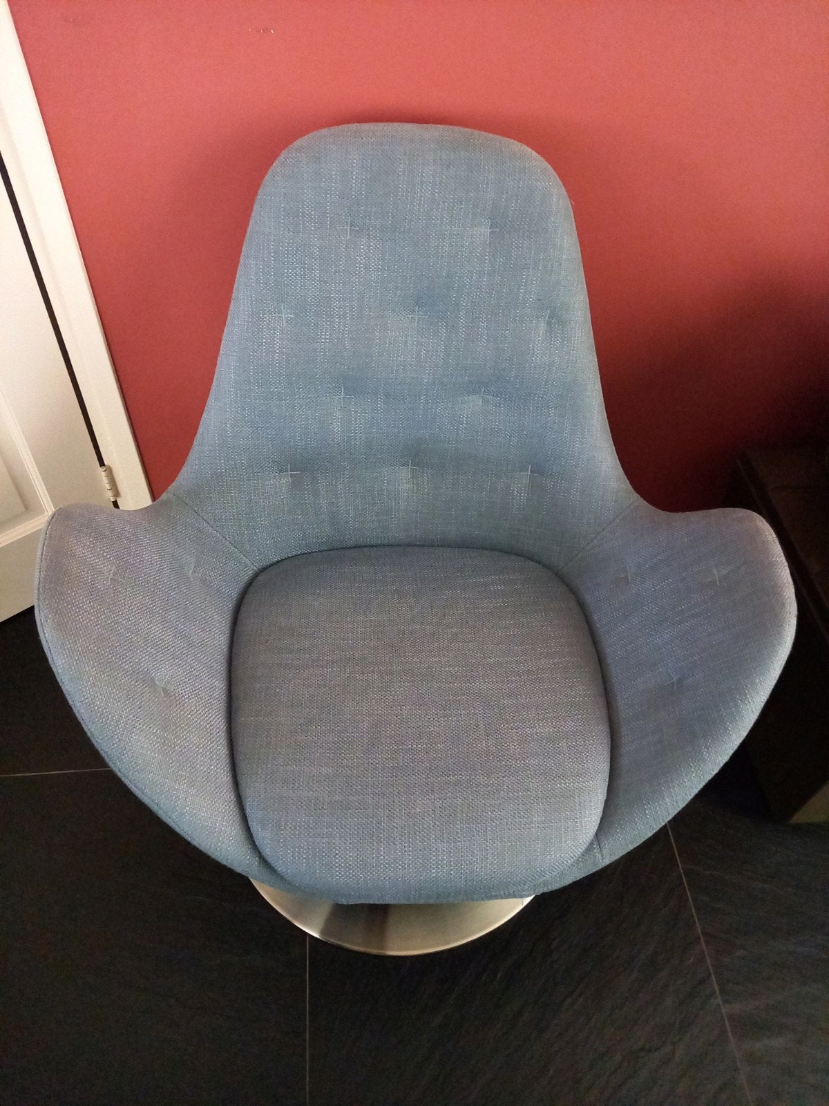 Lichtblauwe draaifauteuil Montèl op rvs draaischotelvoet, Ophalen, Minder dan 75 cm, Zo goed als nieuw, Stof
