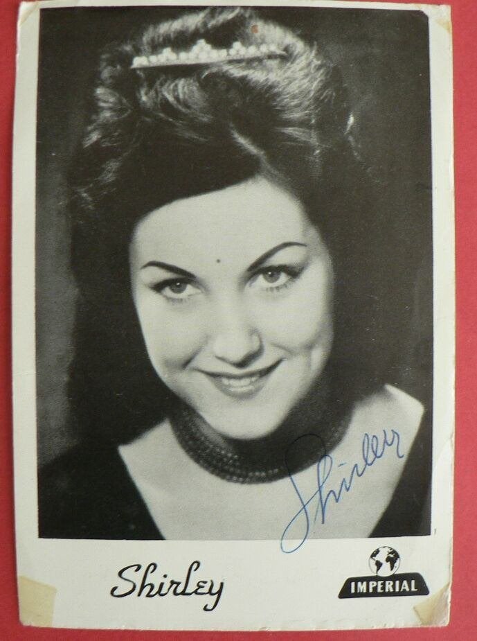 Ansichtkaart met originele handtekening SHIRLEY Zwerus (1959, Ophalen of Verzenden, Gebruikt, Foto of Kaart, Gesigneerd