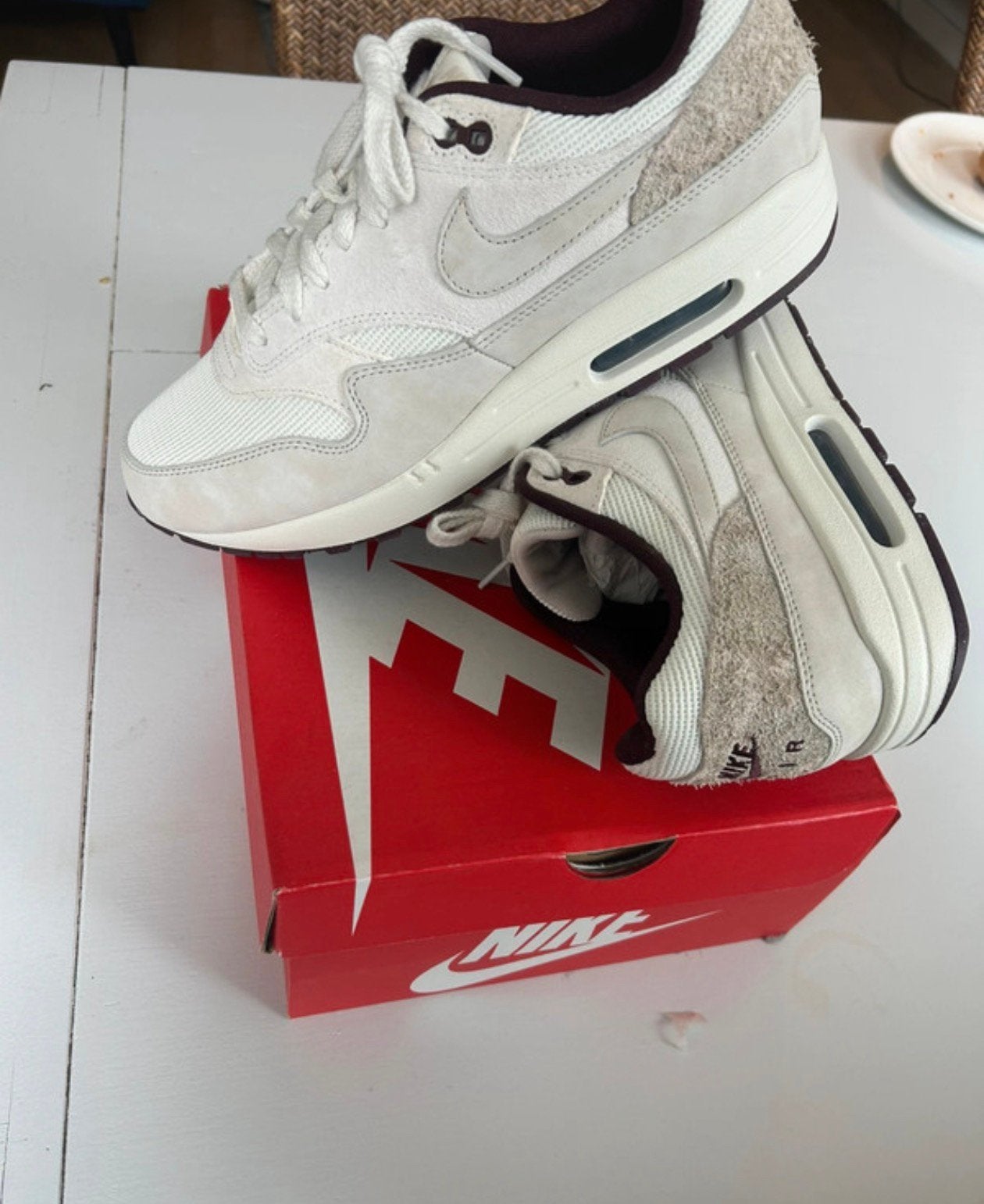 Nike Air Max 1 Sail Burgundy Crush maat 42,5, Ophalen of Verzenden, Nieuw, Overige kleuren
