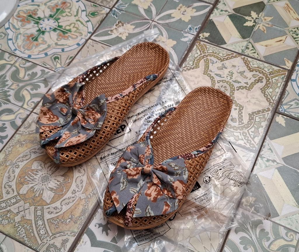Leuke nieuwe Italiaanse ratan slippers, Ophalen of Verzenden, Nieuw, Slippers