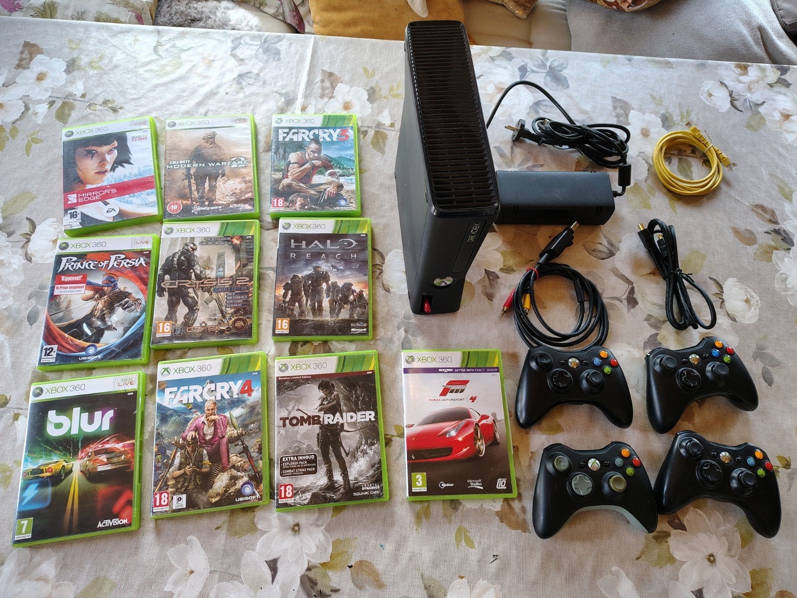 Xbox 360 S Console met 4 controllers en games (Blur), Ophalen of Verzenden, Met 3 controllers of meer, Gebruikt, Met games