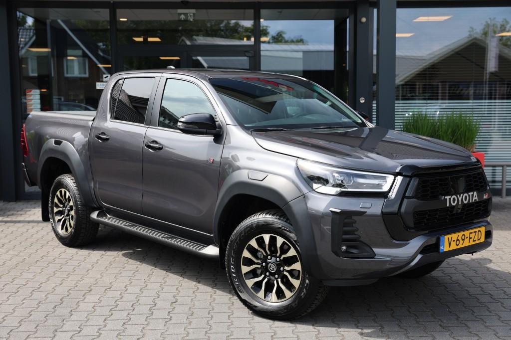Toyota HILUX 2.8 D-4D DUBBEL CABIN GR SPORT A/T 2 ZITS 4WD V, Automaat, Huisgarantie, Met garantie (alle), 11 km/l
