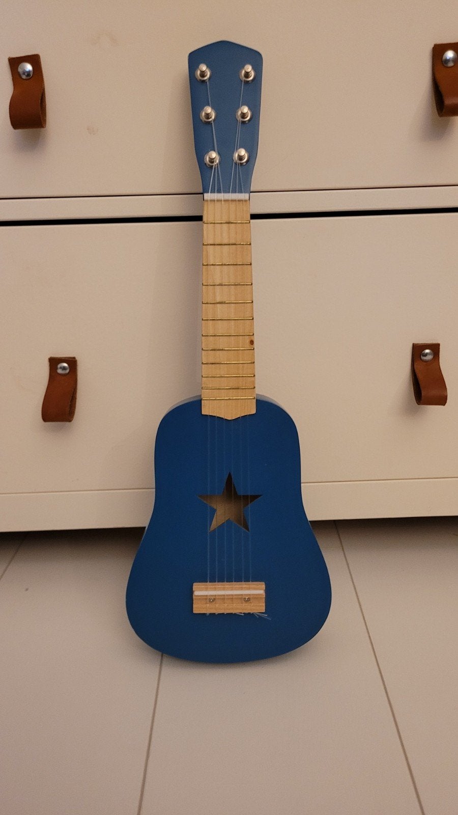 Blauwe speelgoed gitaar van Kids Concept, Ophalen, Gebruikt, Jongen of Meisje