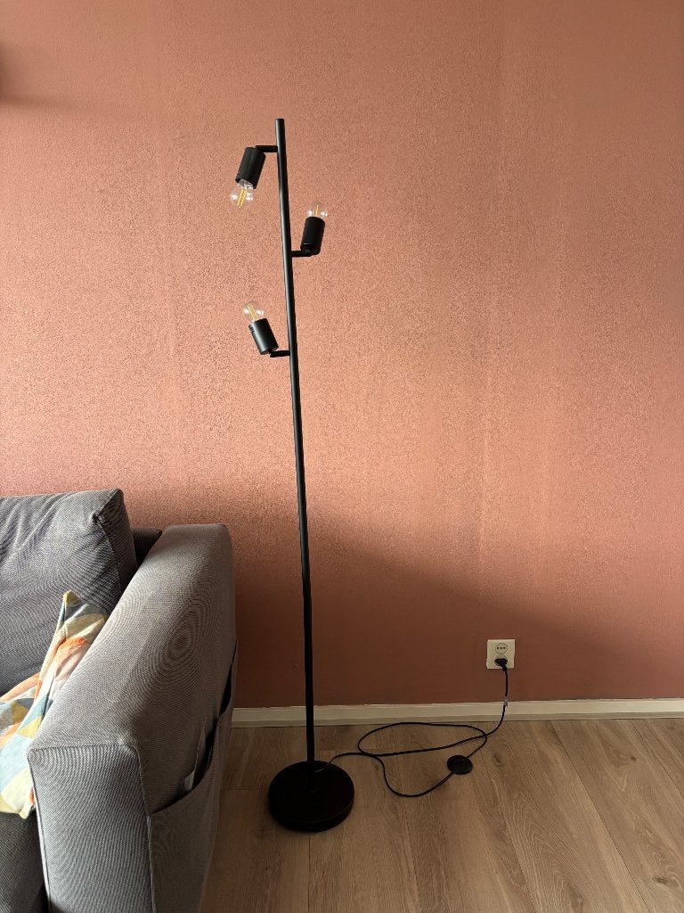 Zwarte staande vloerlamp, Huis en Inrichting, Ophalen, Zo goed als nieuw, E27 (groot), 150 tot 200 cm