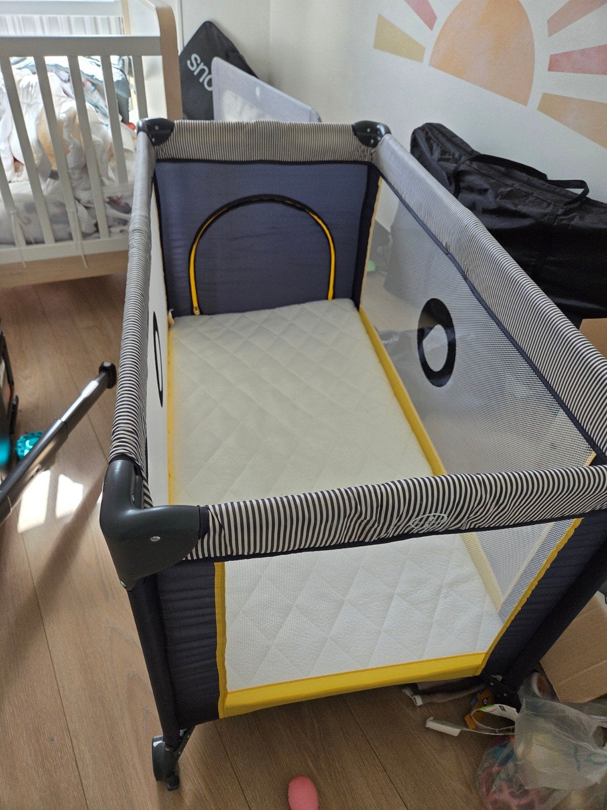portable cot plus soft mattress, Ophalen, Gebruikt, Rechthoekig, Wieltjes