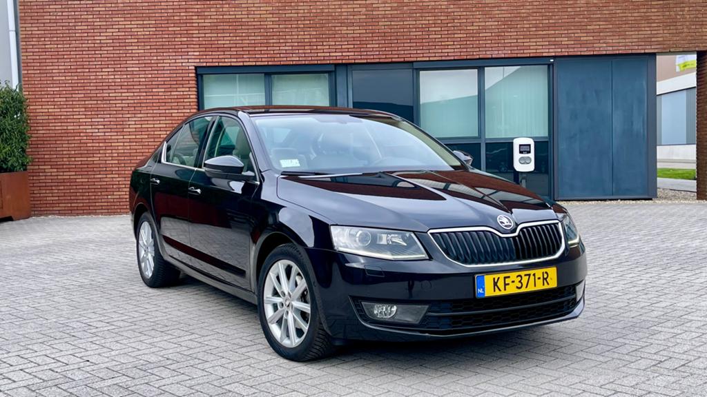 Skoda Octavia 1.4 TSI 150pk Greentech 2016 Zwart, Voorwielaandrijving, 4 cilinders, 620 kg, Zwart