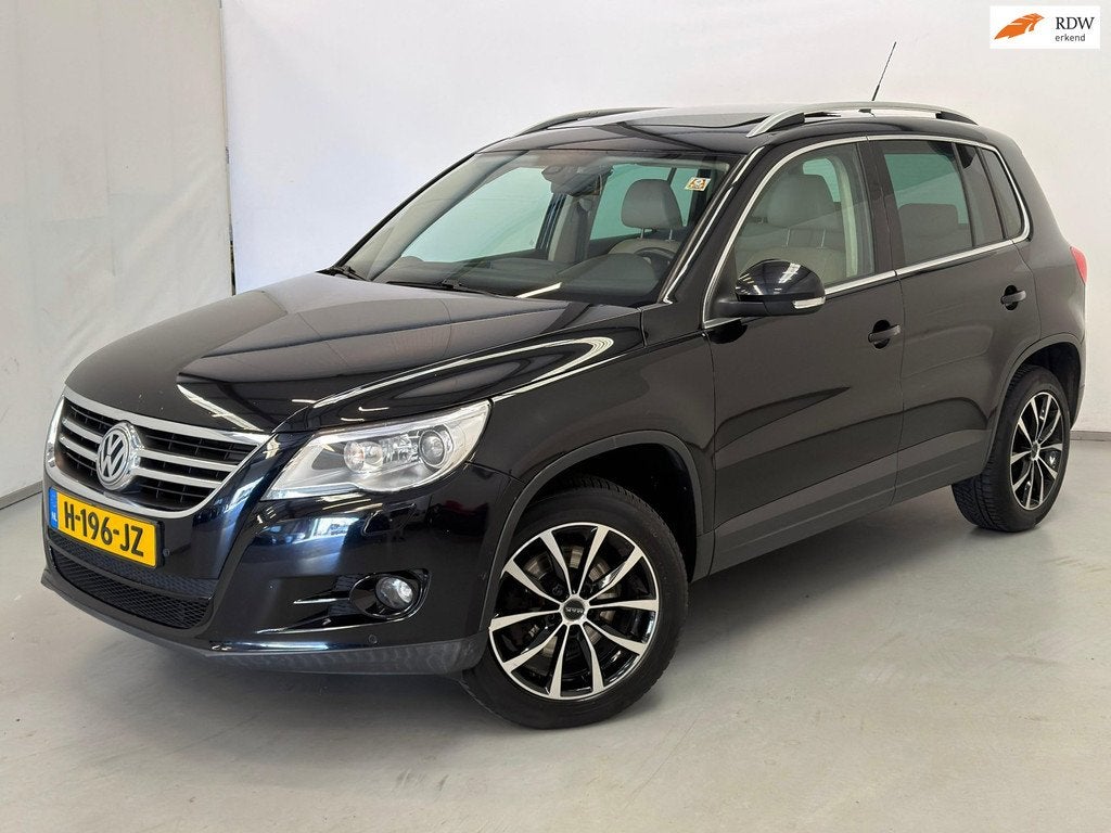Volkswagen Tiguan 2.0 TSI 4Motion / Pano / Leder / CarPlay, Gebruikt, Beige, 4 cilinders, 1984 cc