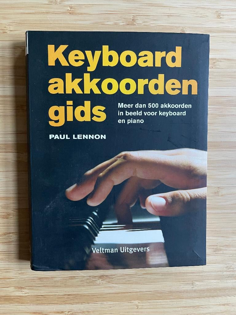 Keyboardakkoordengids Paul Lennon, Ophalen of Verzenden, Zo goed als nieuw, Instrument
