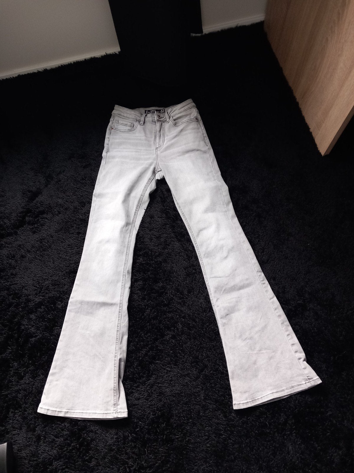 Nieuwe flared-fit broek, Ophalen, Nieuw, W27 (confectie 34) of kleiner, Grijs