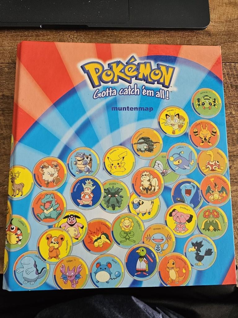 Pokemon muntenmap compleet 2001, Hobby en Vrije tijd, Verzamelkaartspellen | Pokémon, Ophalen, Gebruikt, Boek of Catalogus