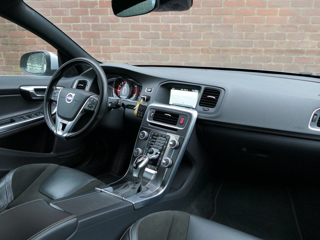 Volvo V60 1.5 T3 AUT R-Design Standkachel / Cruise control /, Euro 6, 4 cilinders, Origineel Nederlands, 152 pk