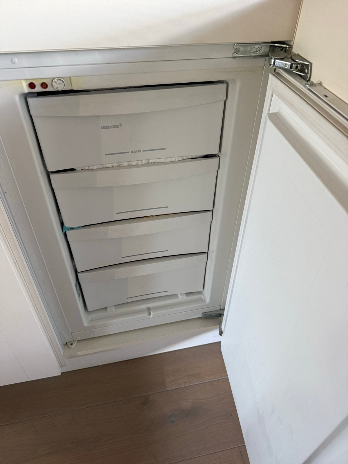 Inbouw vriezer ATAG met 4 laden, Gebruikt, 120 tot 140 cm, Minder dan 60 cm, Inbouw