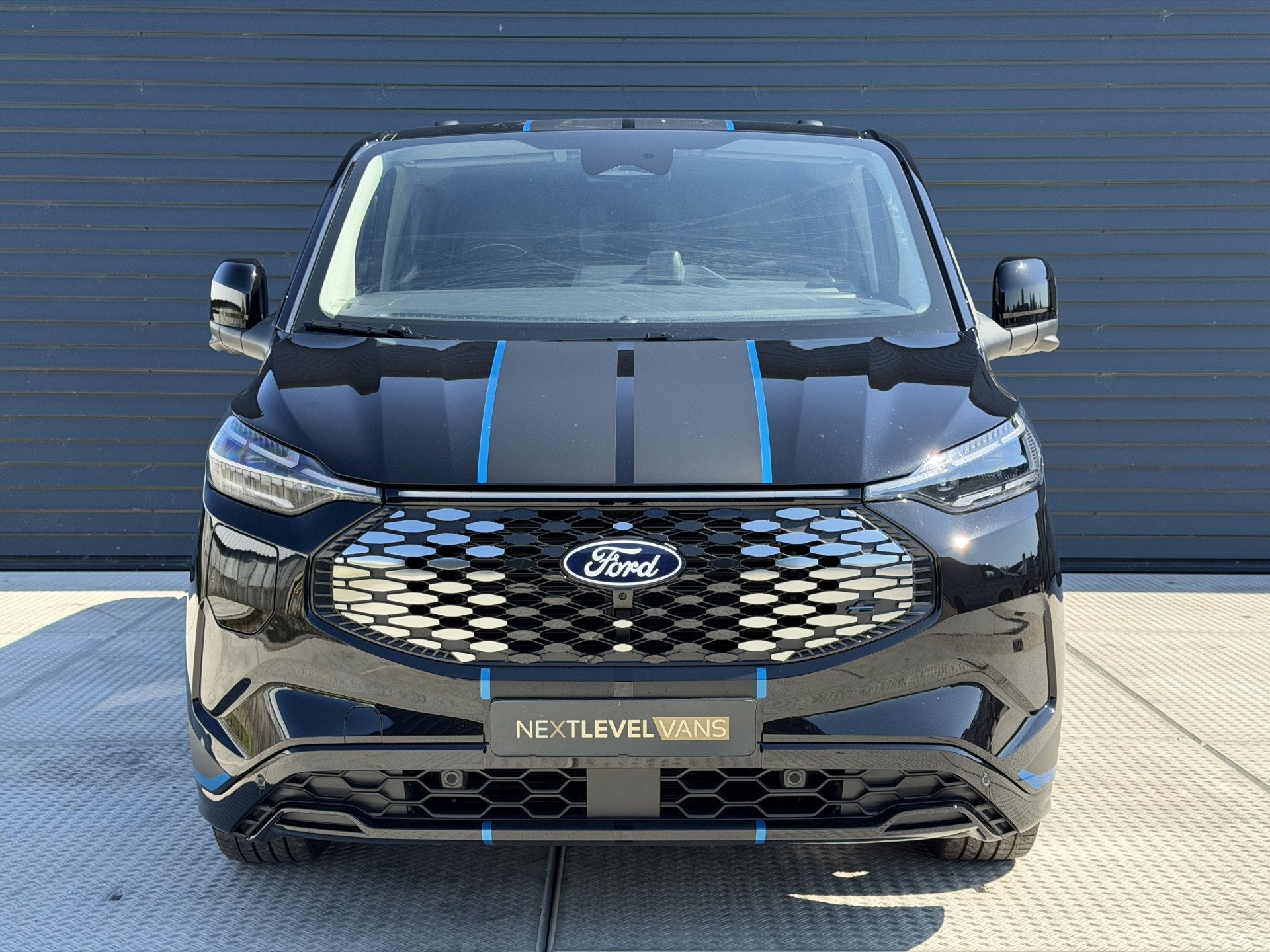 Ford E-Transit Cust. 320 L2H1 Sport 71 kWh DC 218 PK | Pro P, Auto's, Bestelauto's, Automaat, Achterwielaandrijving, Gebruikt