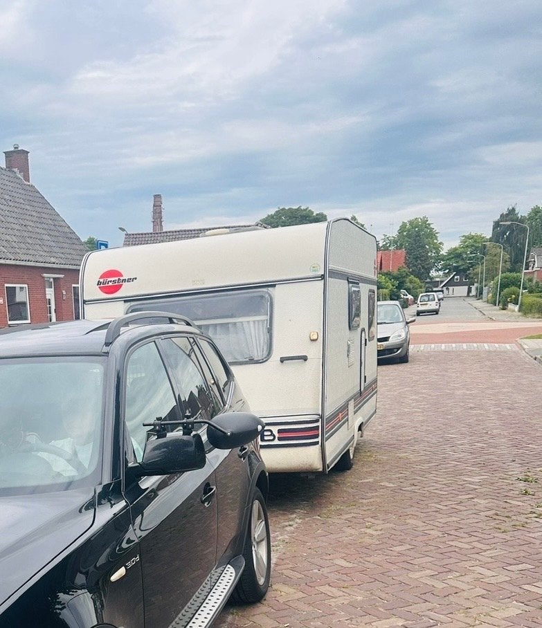Compacte Bürstner caravan van 4 meter licht gewicht !, Caravans en Kamperen, Omvormbare zithoek, Treinzit, Particulier, Bürstner