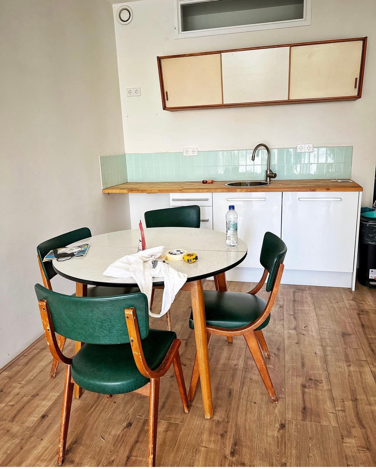 Vintage jaren 50/60 uitschuifbare eettafel + 4 vintage stoel, Ophalen, Gebruikt, Rond, 100 tot 150 cm