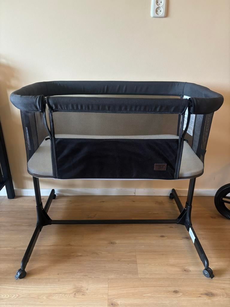 Bebies first co sleeper • baby bedje • donker grijs • sleep, Ophalen of Verzenden, Zo goed als nieuw, Overige typen