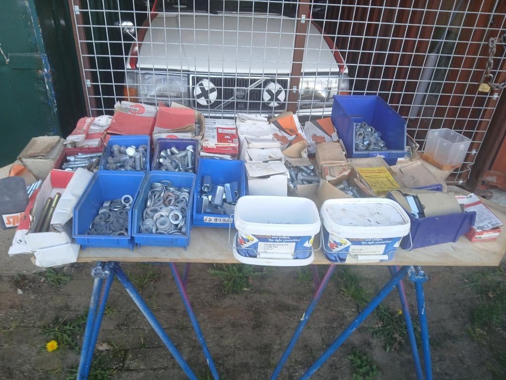 Partij ijzerwaren zit vanalles bij, Diversen, Rommelmarktspullen, Ophalen