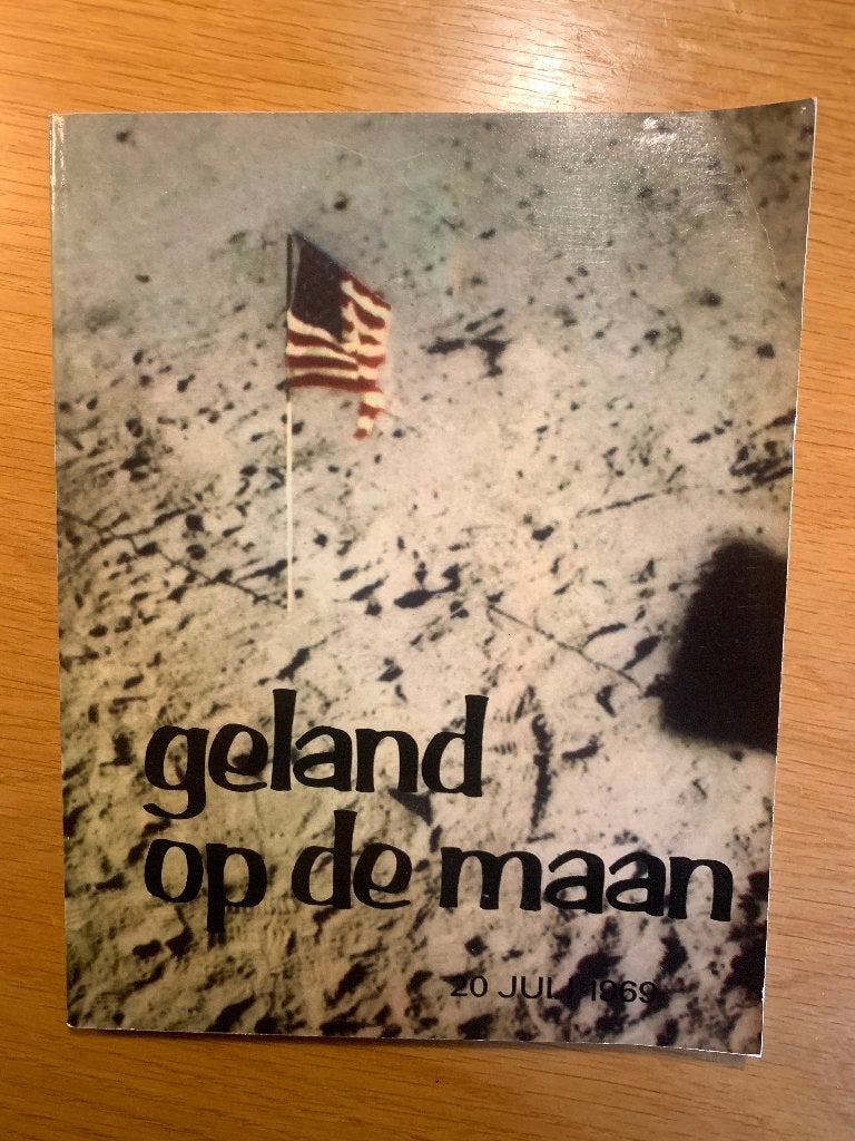 Boek Geland op de maan 20 juli 1969 Maanreizen maanlanding, Ophalen of Verzenden, Gelezen, Overige onderwerpen