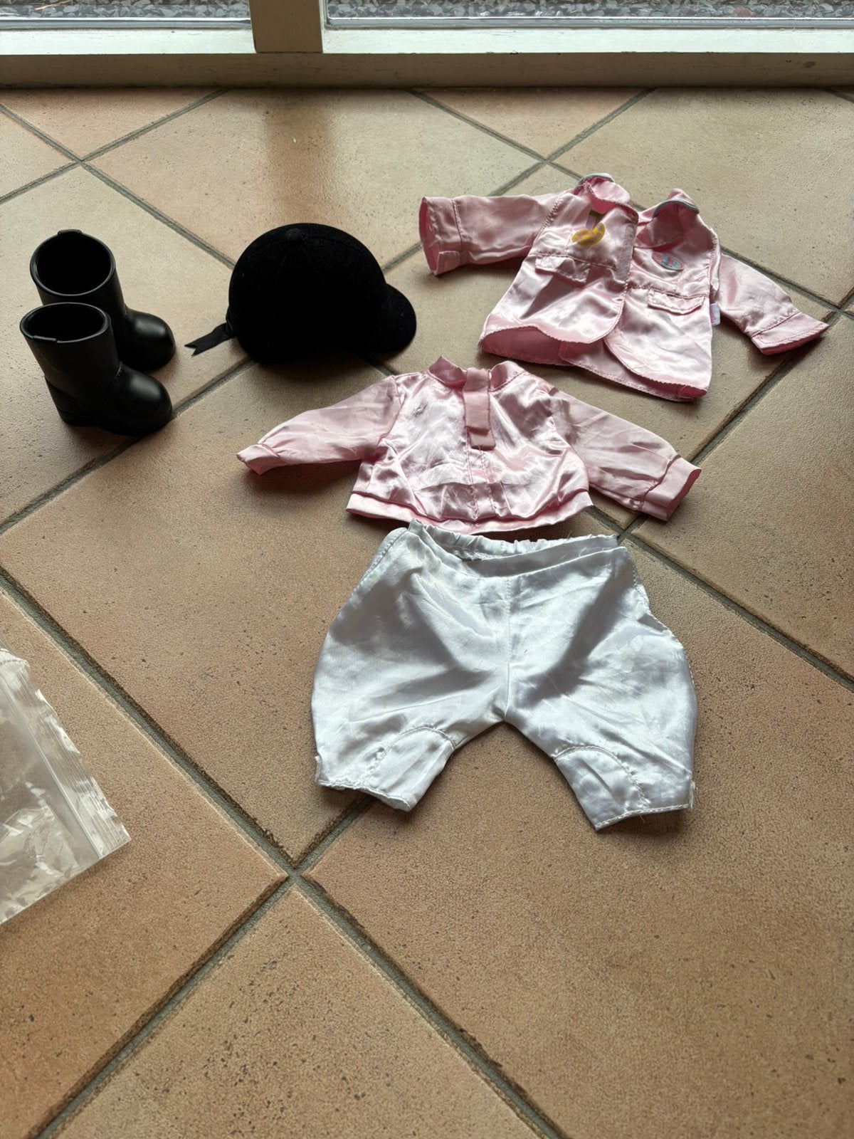 Baby Born paardrijkleertjes met cap en laarzen, Ophalen of Verzenden, Gebruikt, Overige typen