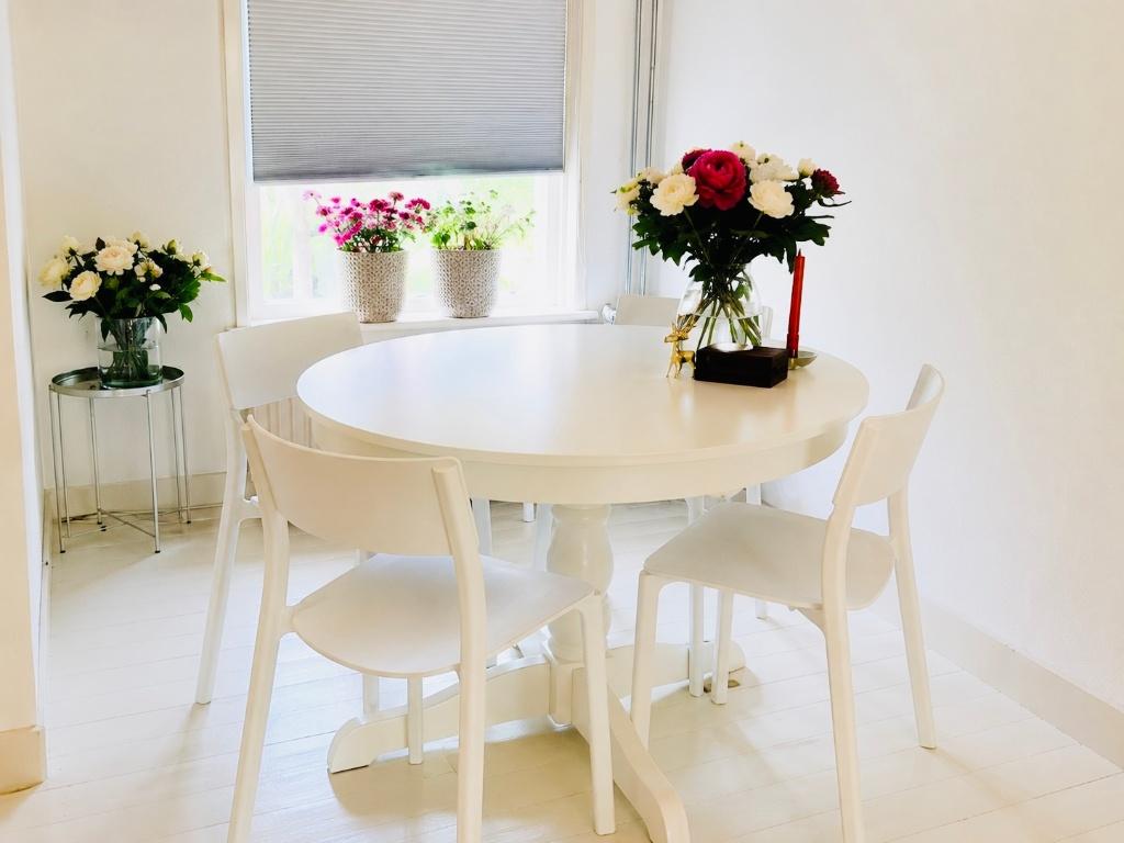 IKEA ROSENTORP uitschuifbare ronde tafel wit + 4 stoelen, Huis en Inrichting, Tafels | Eettafels, Ophalen, Overige materialen
