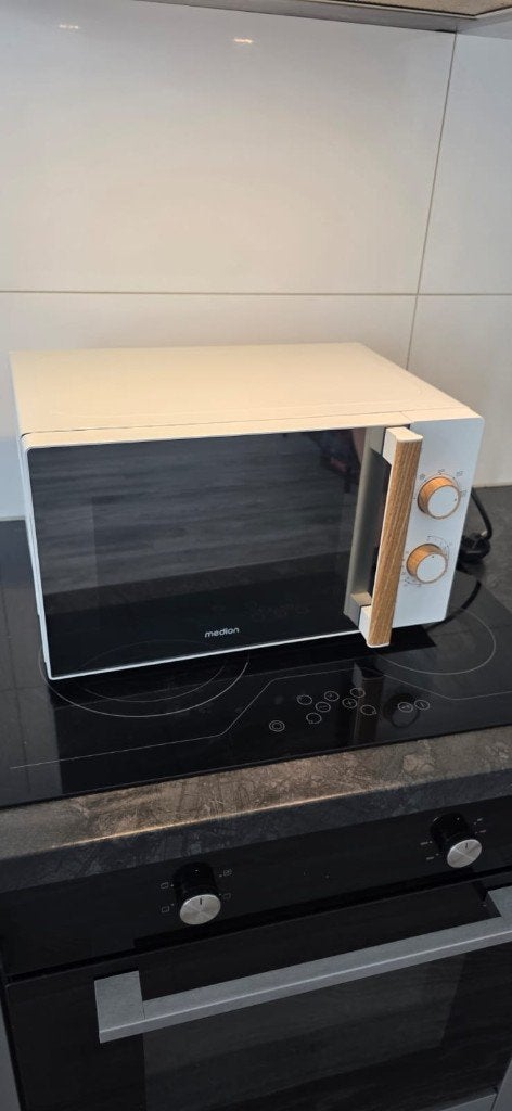 Medion MD 10596 magnetron 20L houtlook design wit, Ophalen, Gebruikt, Magnetron, Draaiplateau
