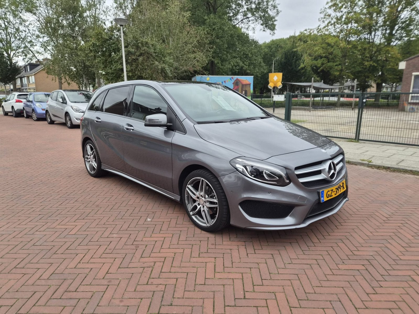 Mercedes-Benz B-Klasse | B180 | AMG | 2015 | Grijs, Auto's, 1325 kg, 4 cilinders, 122 pk, 1200 kg