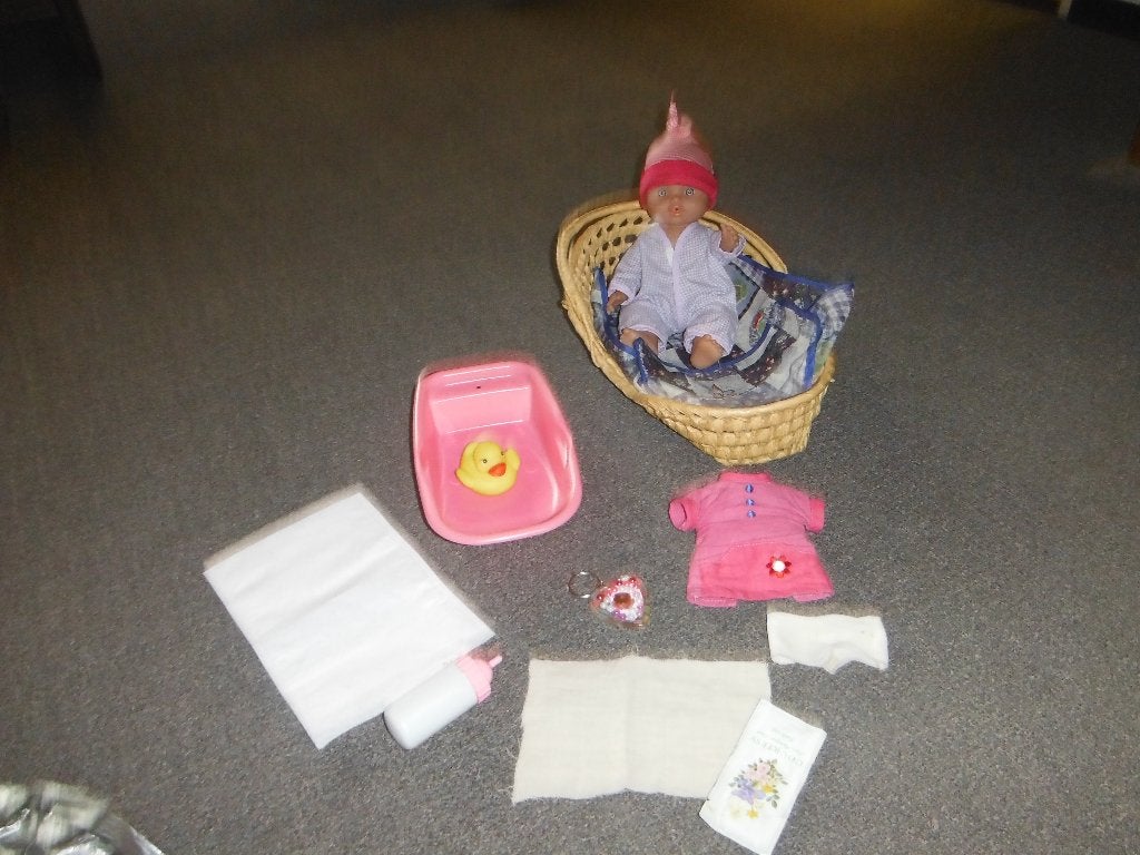 baby pop met mandje en acc, Ophalen of Verzenden, Zo goed als nieuw, Babypop