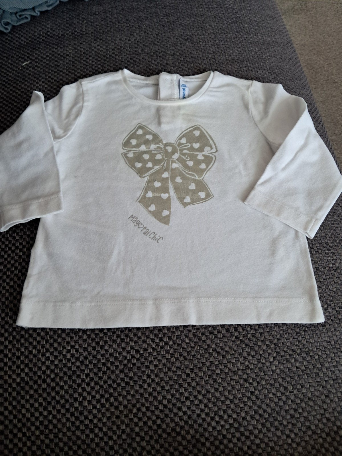 shirt mt 86 met gouden strik er op.is zeer mooi geen pilling, Kinderen en Baby's, Babykleding | Maat 86, Ophalen of Verzenden