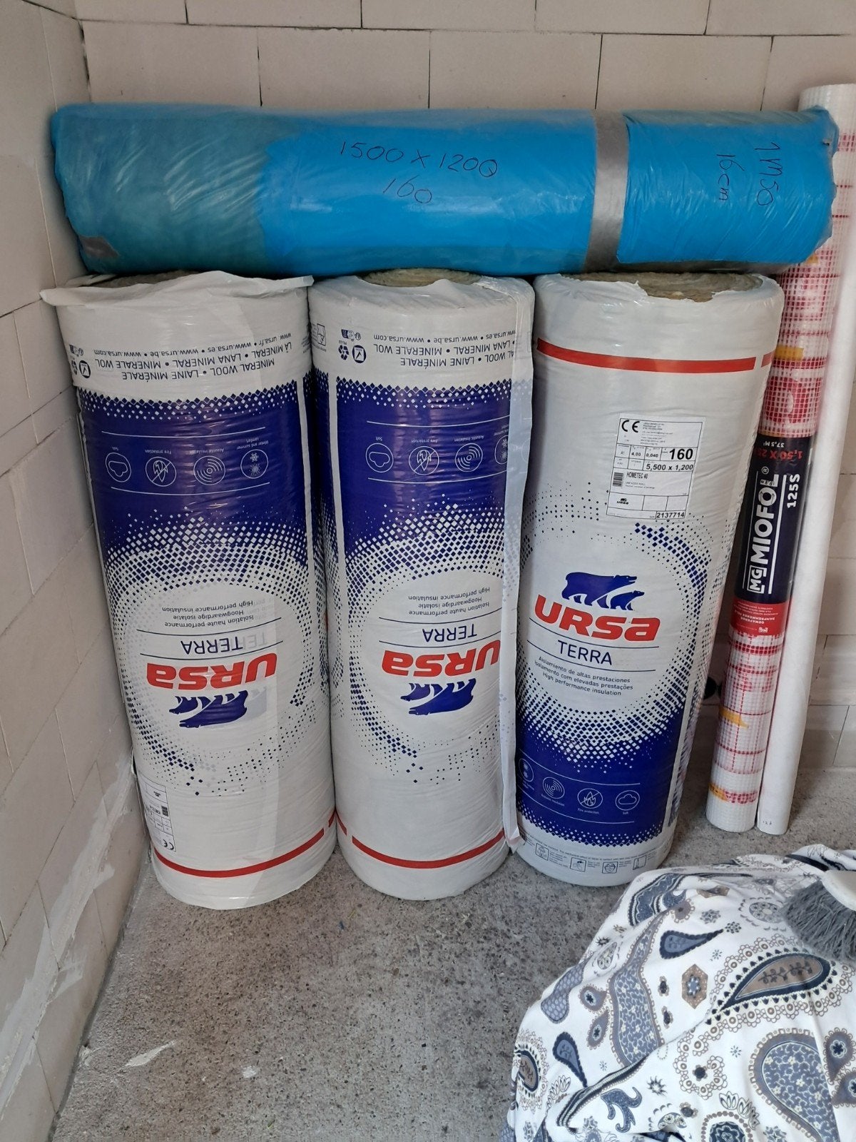 URSA TERRA Isolatie Rollen - 3 Grote en 1 Kleine Rol, Minder dan 4 cm, Overige materialen, Nieuw, Ophalen of Verzenden