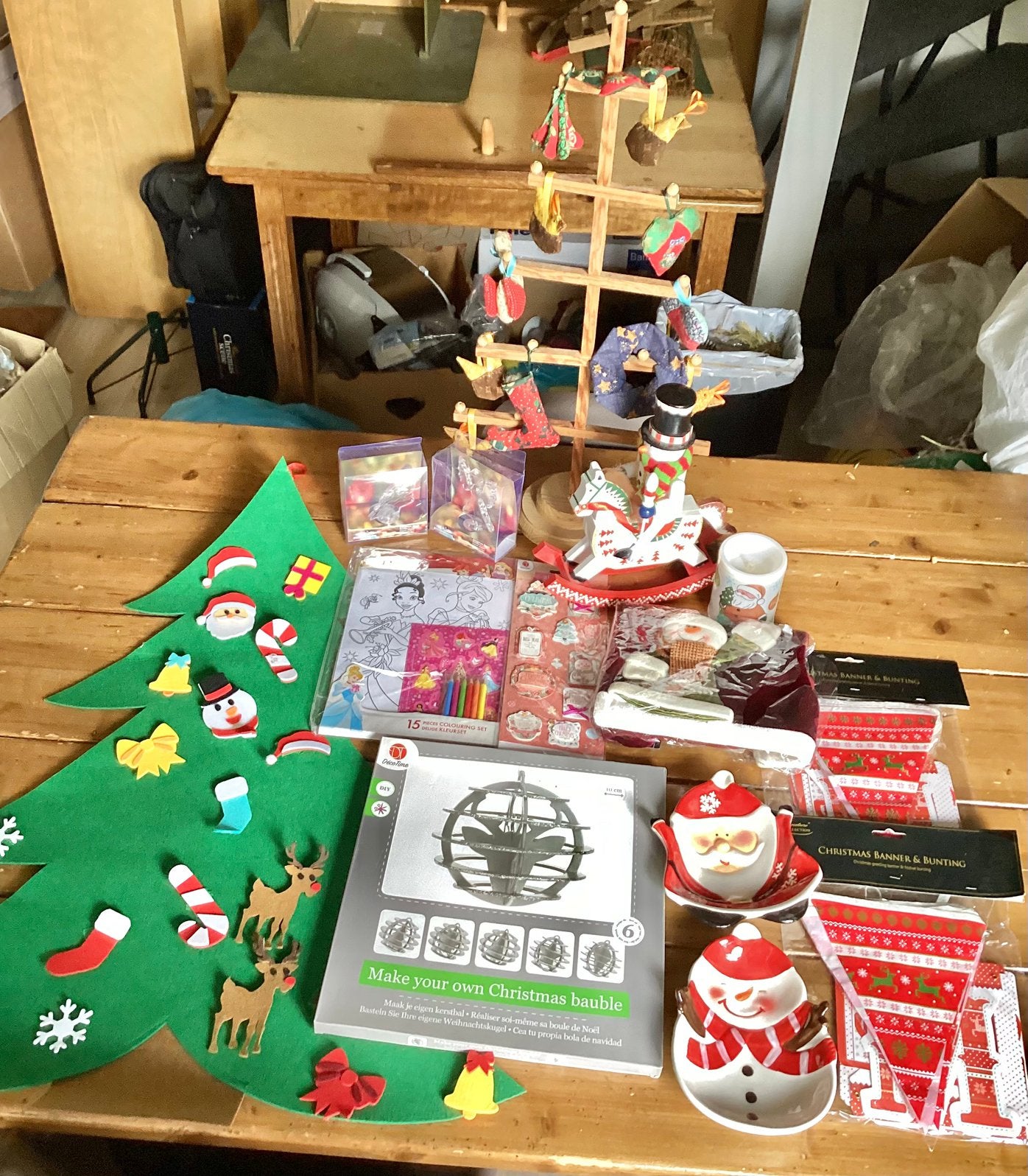 LEUK KINDER KERSTPAKKET: VILTKERSTBOOM, VERSIERINGEN, ENZ., Ophalen of Verzenden, Zo goed als nieuw