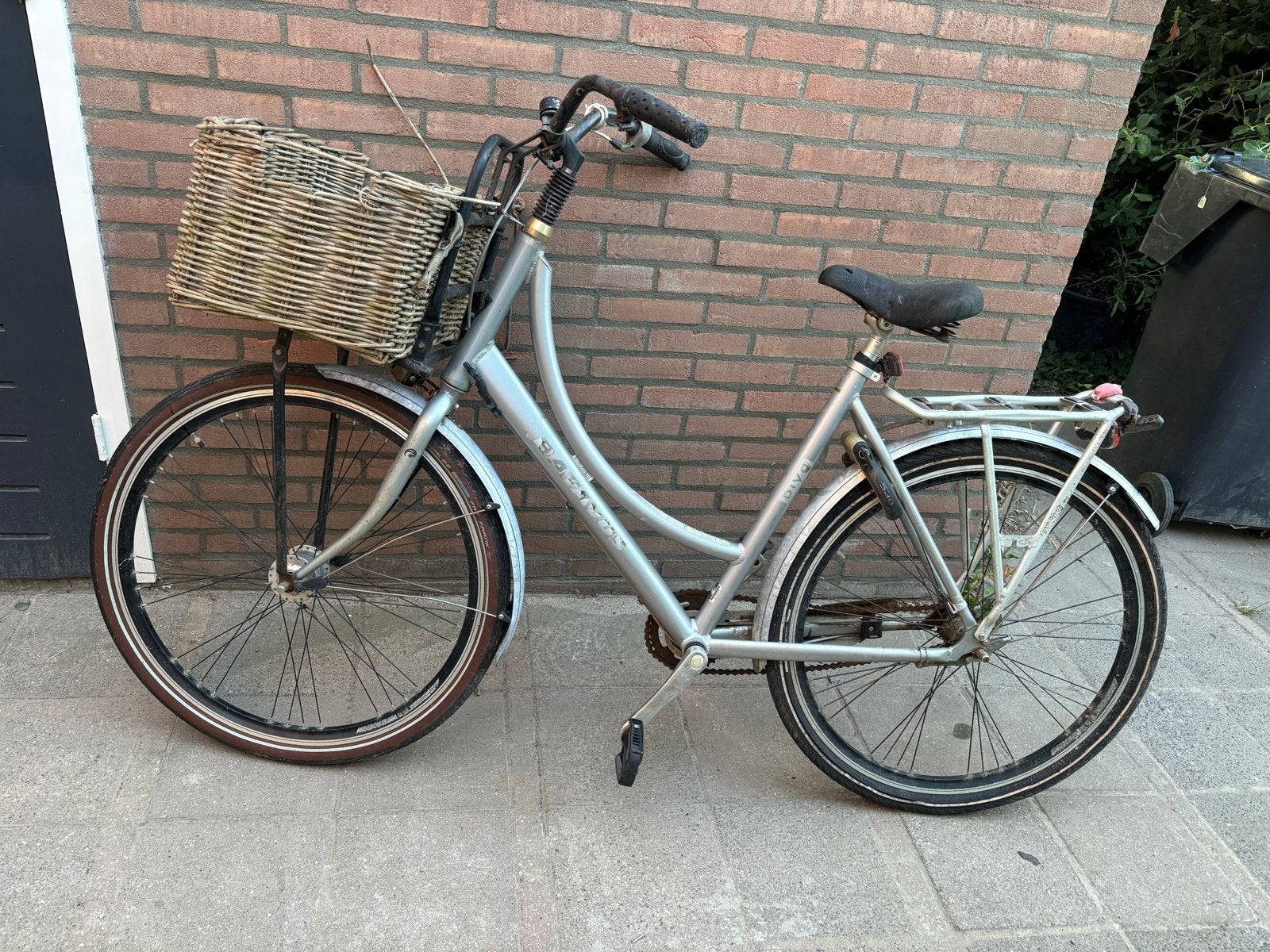Gebruikte Batavus fiets met mand - ketting valt eraf, opknap, Terugtraprem, Gebruikt, Versnellingen, Ophalen