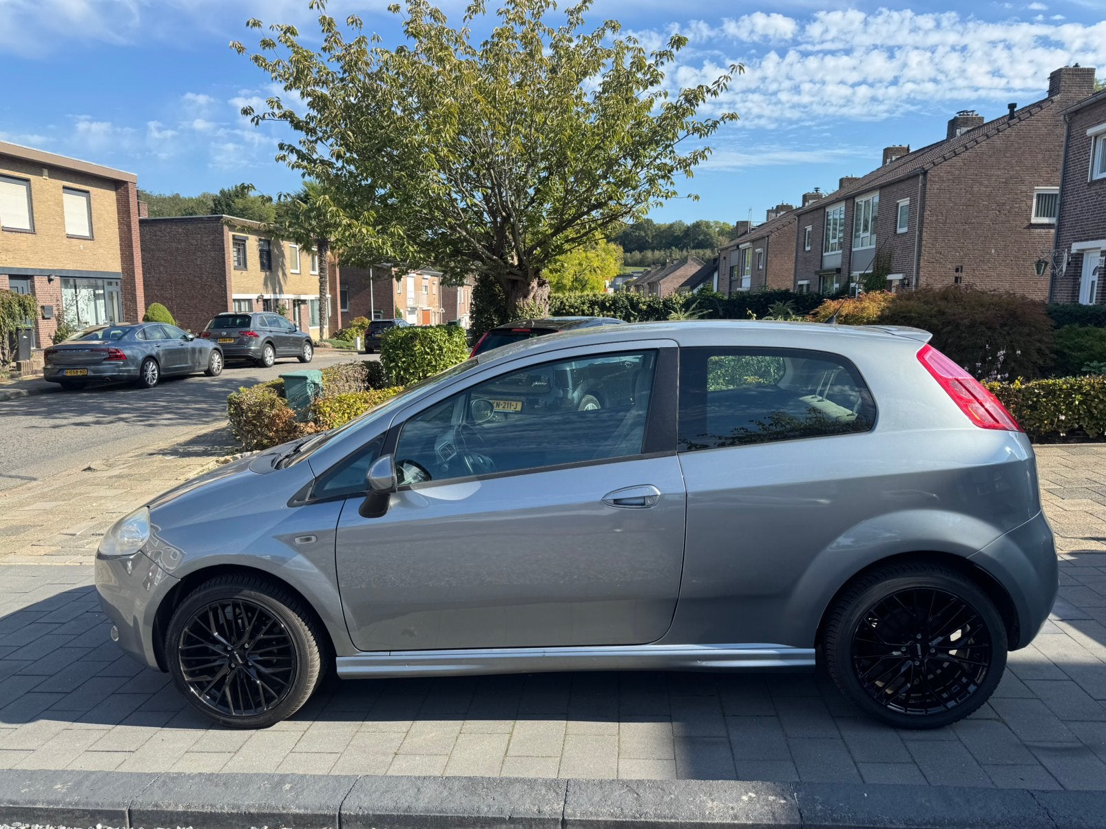 Fiat Punto 1.4 3DR 2007 Grijs 106093 NAP Airco Apk 07-27, Auto's, Voorwielaandrijving, Dealer onderhouden, Stof, 40 €/maand